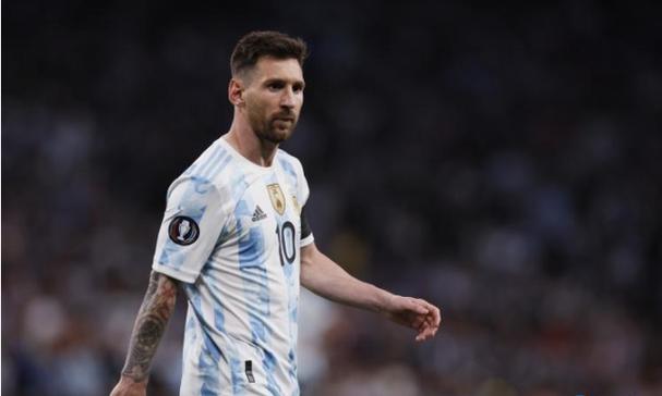 看了宋雨琦的穿搭，我悟